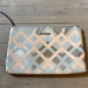 Stella and Dot clutch